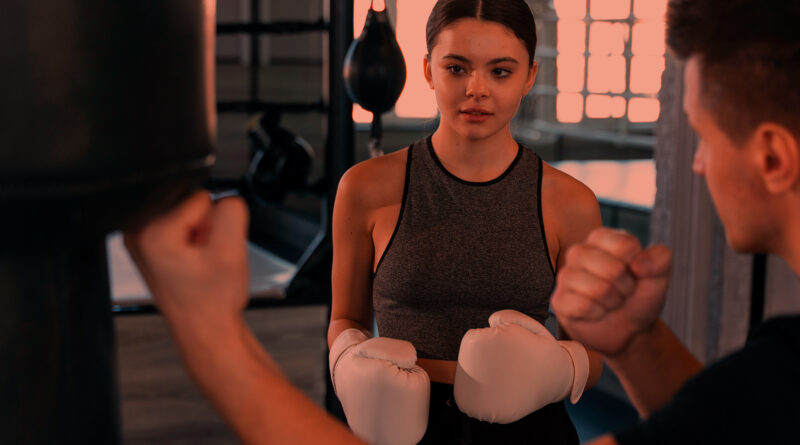 Aulas de boxe ajudam no condicionamento físico e emagrecimento.