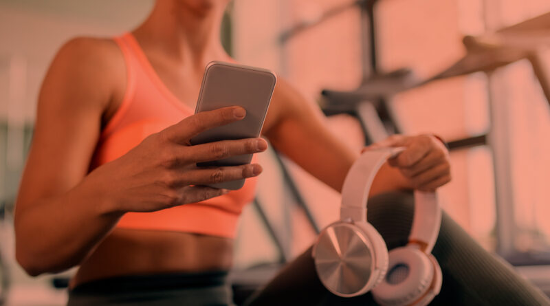É fácil usar a Opengym. Basta fazer check-in com o celular e treinar em qualquer academia do nosso aplicativo.