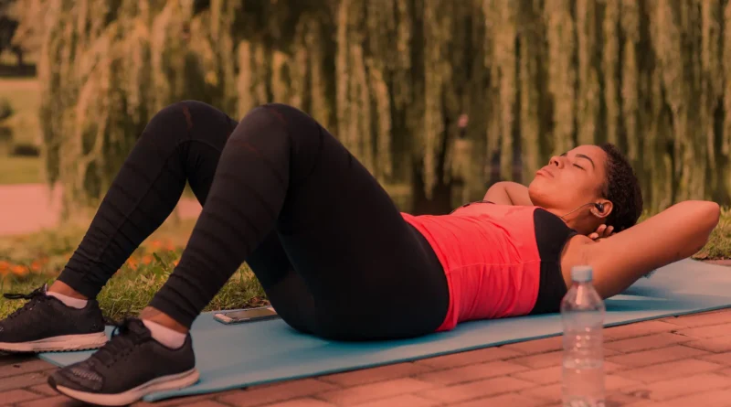 Treino avulso e exercícios para ajudar a dormir melhor. Foto: Freepik