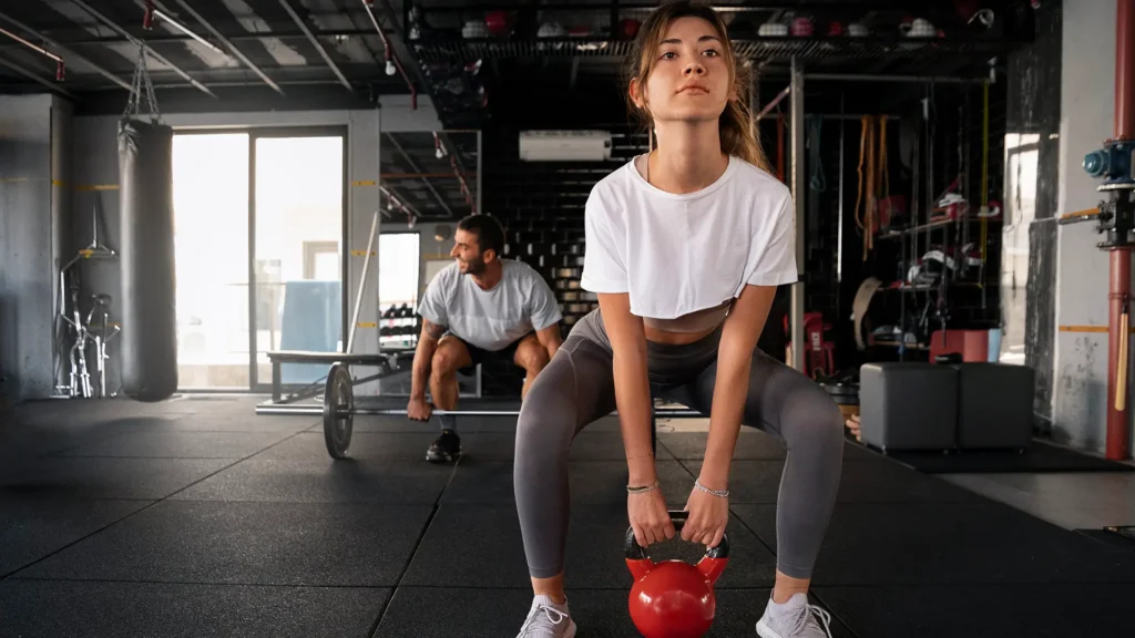 Treino funcional avulso com aplicativo Opengym. Foto: Freepik