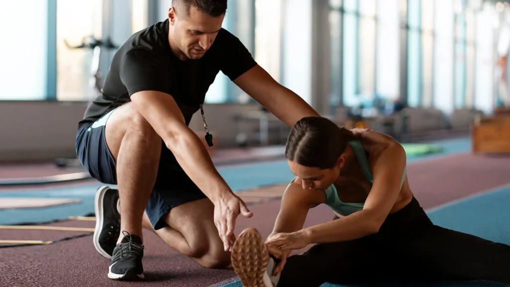 Acompanhamento profissional é fundamental no treino. Foto: Freepik