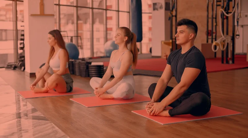 Yoga promove flexibilidade, o equilíbrio e a força muscular. Foto: Freepik