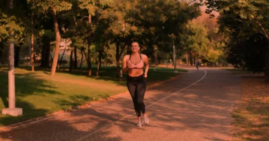 Corrida é um esporte que ajuda a queimar calorias. Foto: Freepik