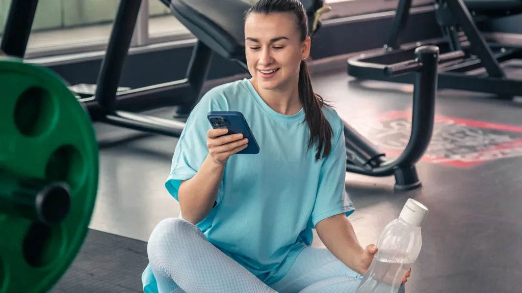 Quando o celular atrapalhar o treino. Foto: Freepik