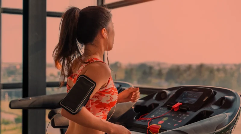 Treino avulso e cardio ajuda nos cuidados com a saúde e bem-estar. Foto: Freepik