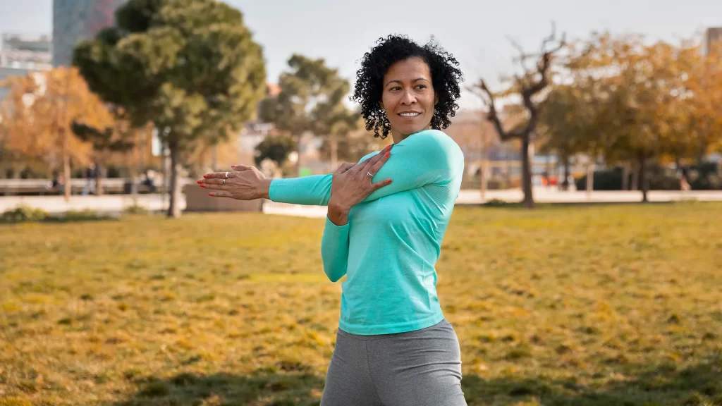 Treino avulso e atividades ao ar livre ajudam a manter uma rotina de exercícios. Foto: Freepik