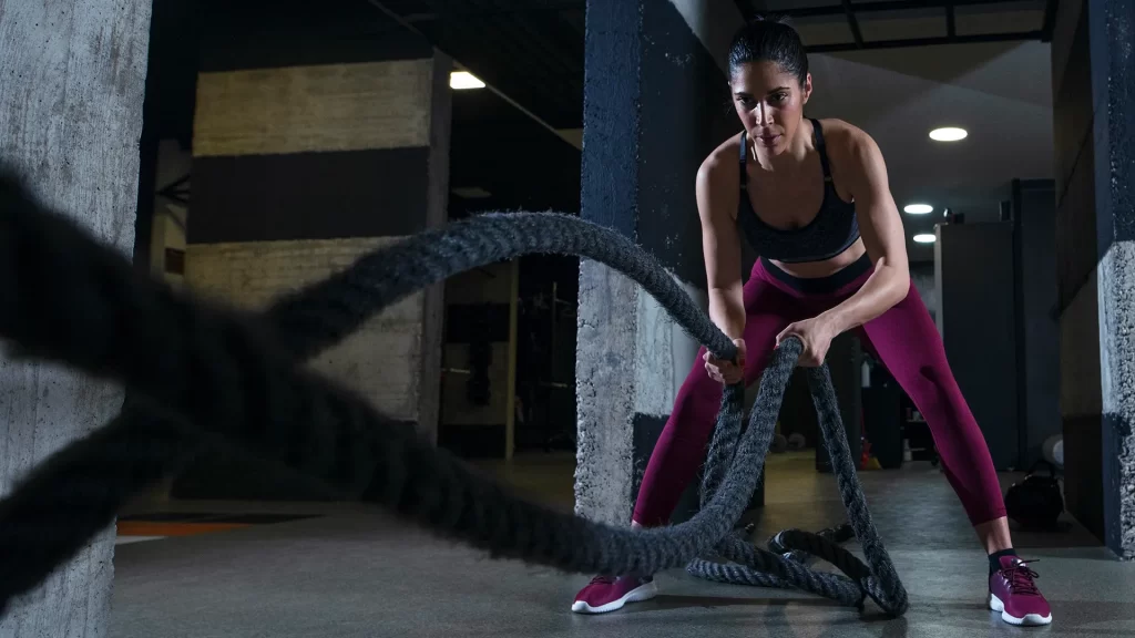 Treino avulso de cross training para variar atividades físicas. Foto: Freepik